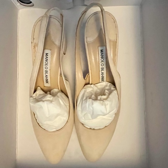 π‘MANOLO Allurasa slingback nude/cream suede, 2β stacked heel SZ 7. - Picture 6 of 14